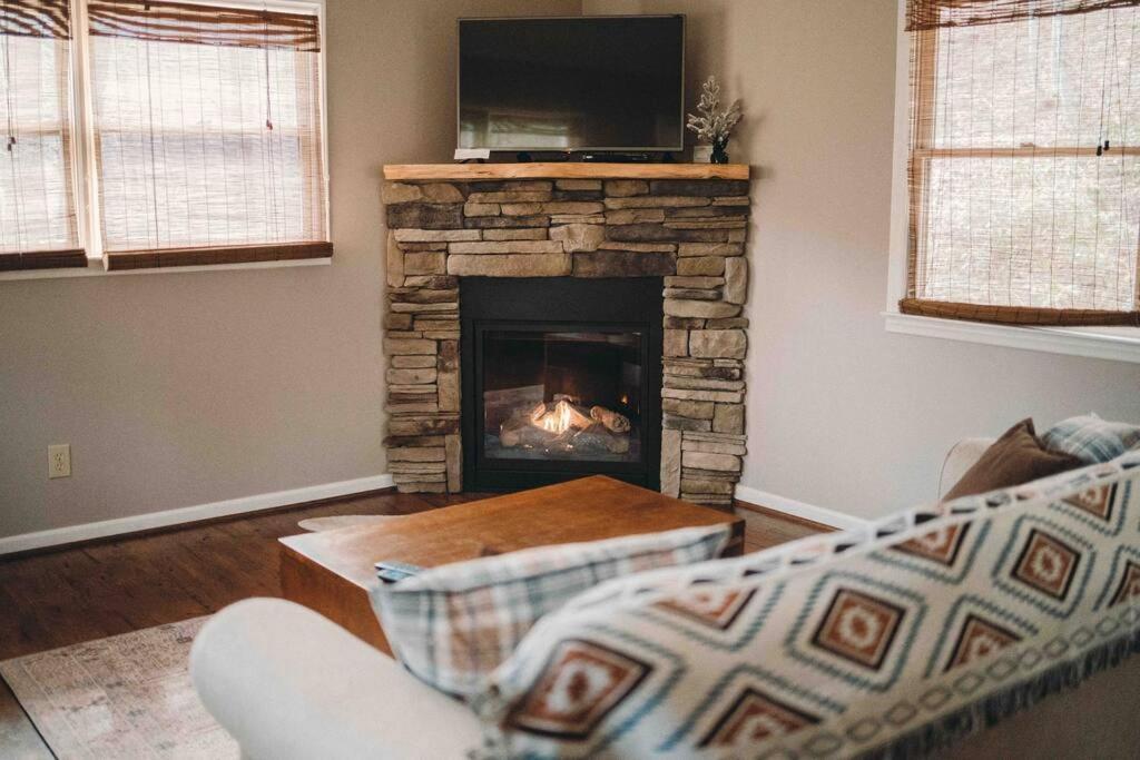Serene & Cozy - Peaceful View - Fireplace - Creek Fleetwood Dış mekan fotoğraf
